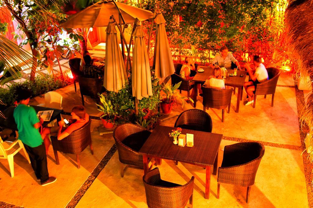 Casadana Hotel Thulusdhoo Exterior photo